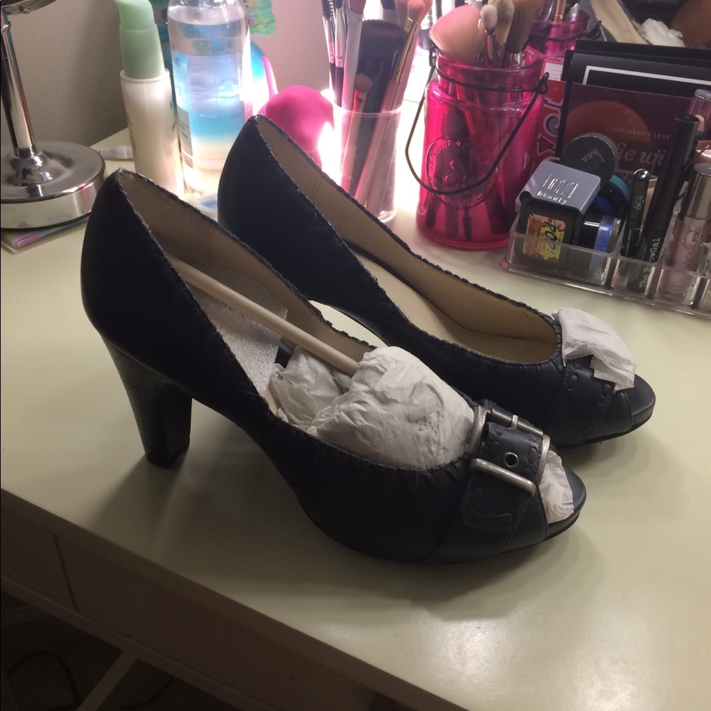 ✨ Tignanello peep toe heels ✨